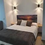 בית הארחה Agora *